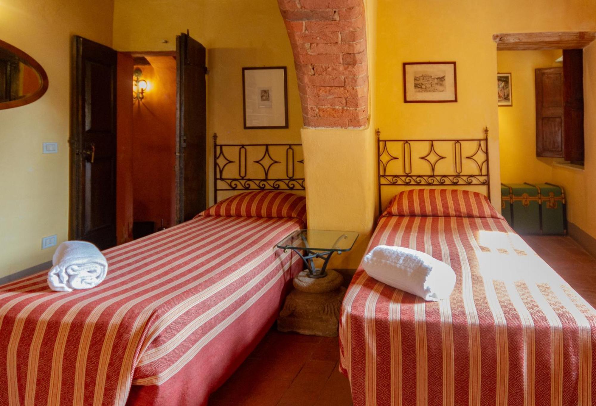 Bed and Breakfast Antica Dimora Leones Palaia Exterior foto